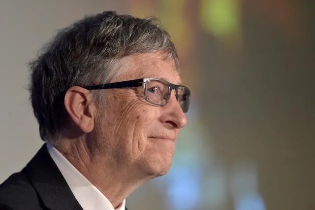 Билл Гейтс сравнил людей без масок с нудистами