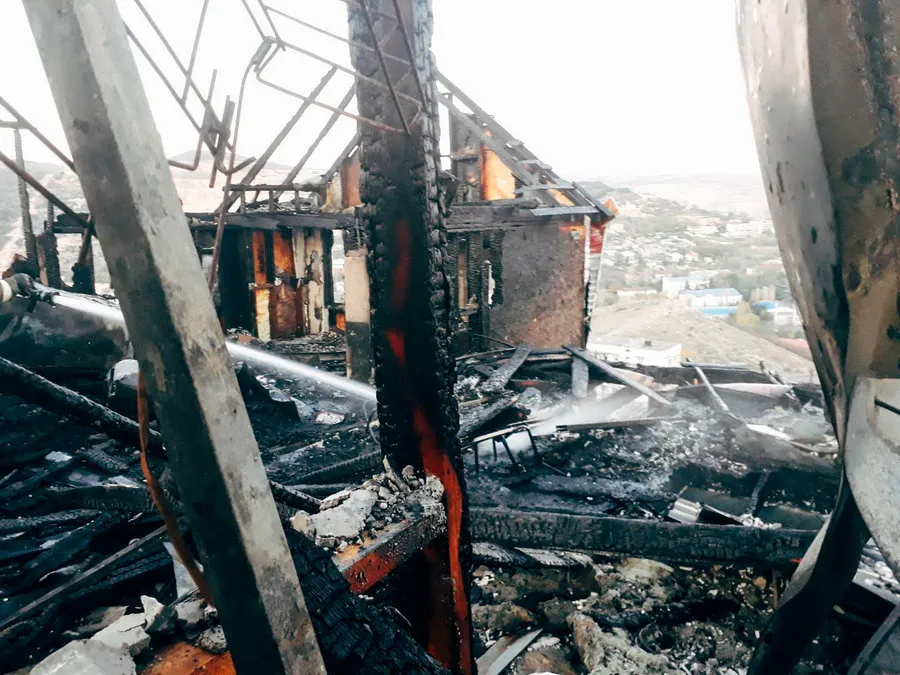 В Севастополе несколько часов тушили крупный пожар