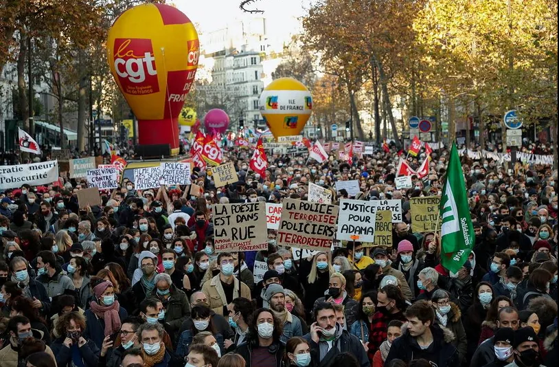 Марши против "Закона о глобальной безопасности" прошли в 70 городах Франции 