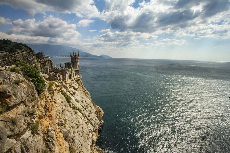 «Ласточкино гнездо» в Крыму торжественно открыли и закрыли для посетителей