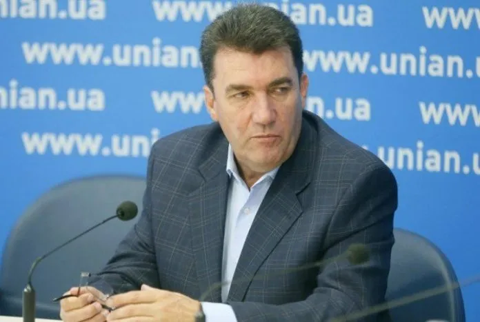 Секретарь СНБО Украины рекомендовал бороться с ковидом луком и чесноком