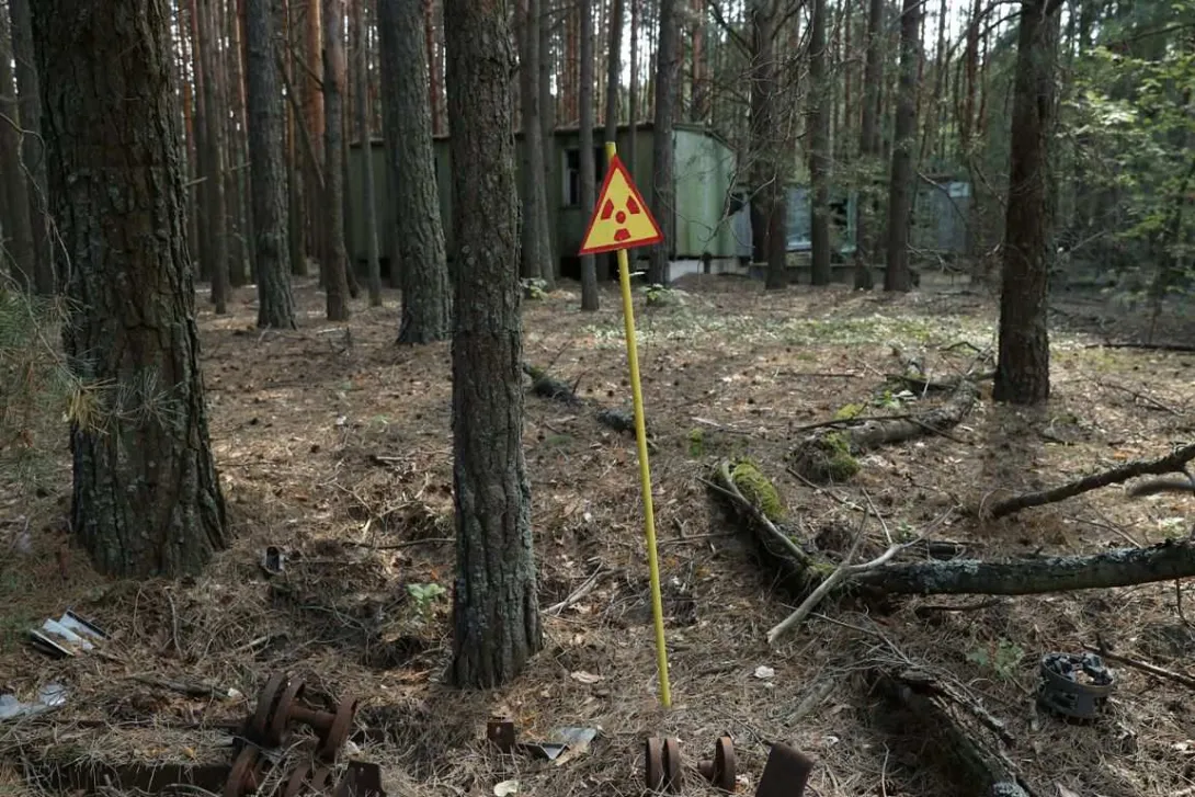 Замерзающие ВСУ начали снабжать радиоактивными дровами из Чернобыля