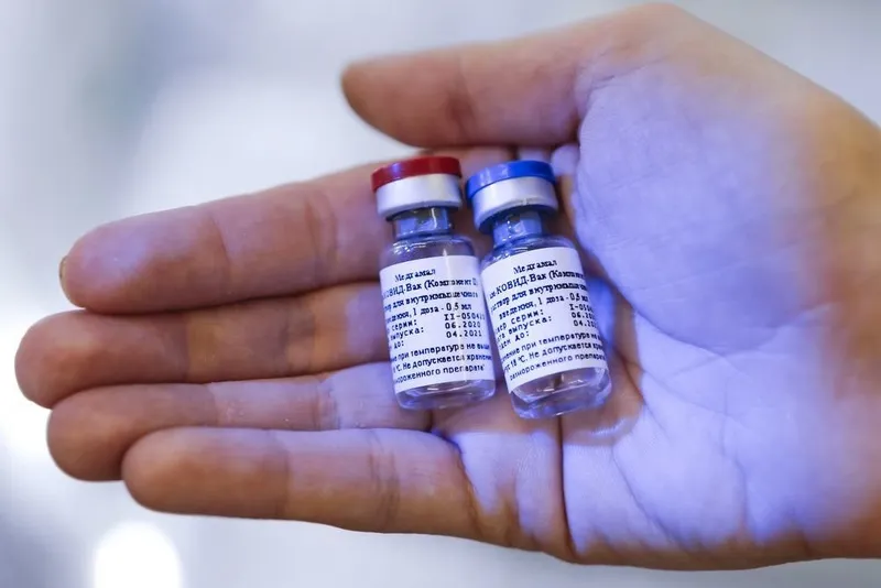 Названы побочные реакции после вакцинации российским «Спутником»