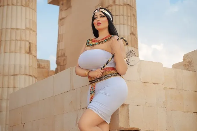 В Египте разразился скандал после «бесстыжей» фотоссессии у пирамиды