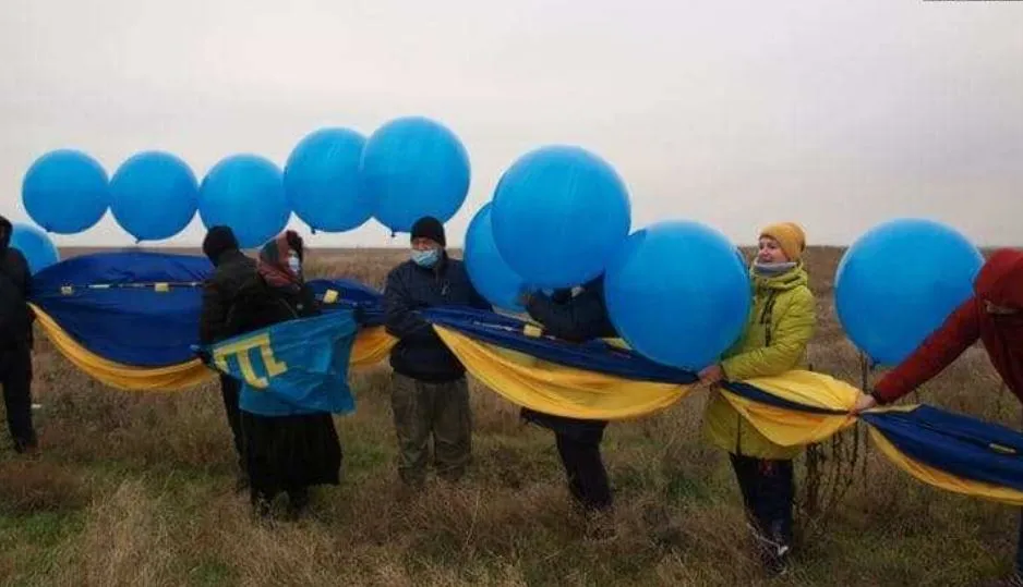 Так победят: «Свидомые» запустили в сторону Крыма желто-синие шарики