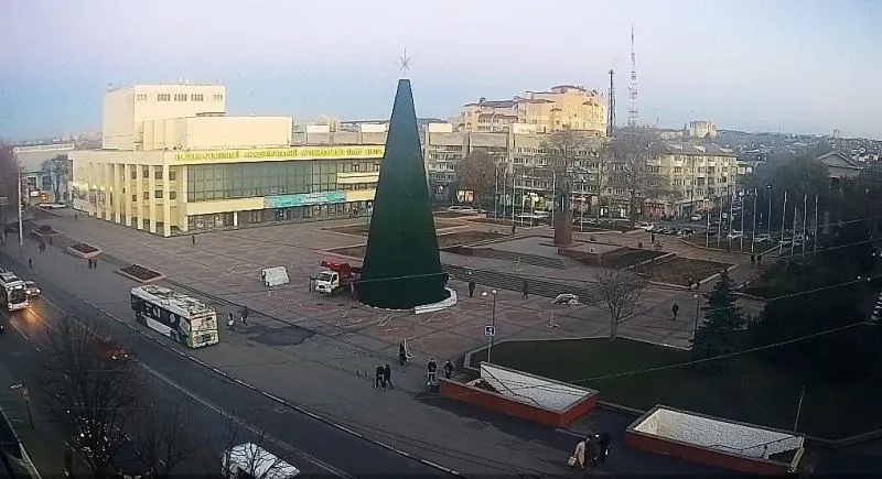 «Крым, ты че?!»: симферопольцев возмутила пропажа главной елки города
