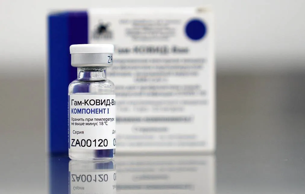 Гинцбург: вакцина "Спутник V" сможет защитить от коронавируса в течение двух лет 