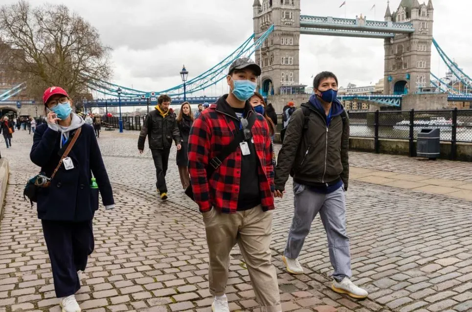 Жители Лондона массово покидают город после введения новых ограничений