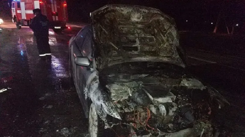 На крымской трассе горел автомобиль (ВИДЕО)