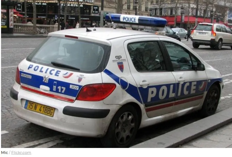 В новогоднюю ночь во Франции злоумышленники подожгли 30 машин