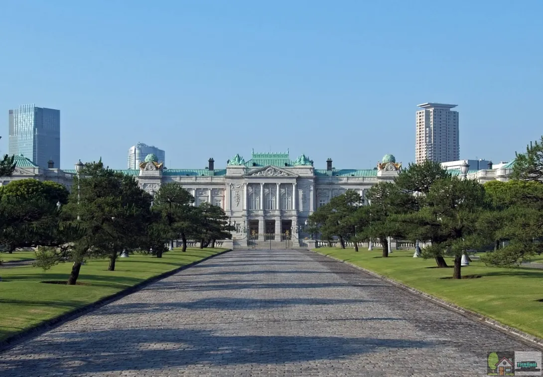 Неизвестный мужчина проник на территорию резиденции императорской семьи Японии