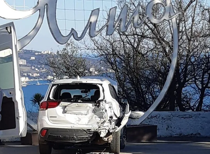 В Крыму у стелы «Ялта» произошло массовое ДТП