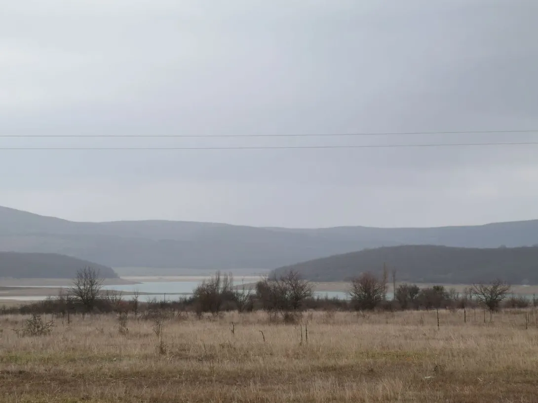 В верховьях питающей Севастополь реки Черная отсутствует сток