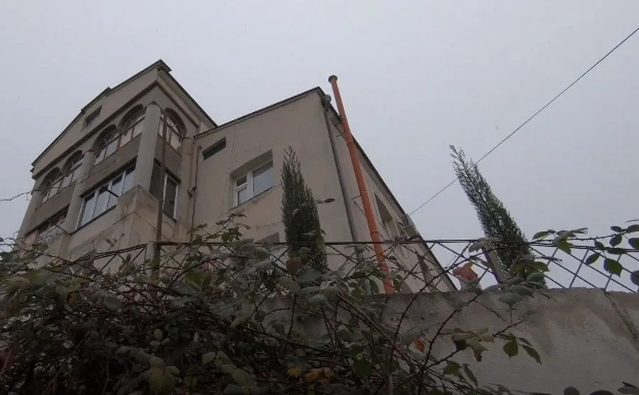 Жителей многоквартирного дома в Севастополе могут лишить выгребной ямы