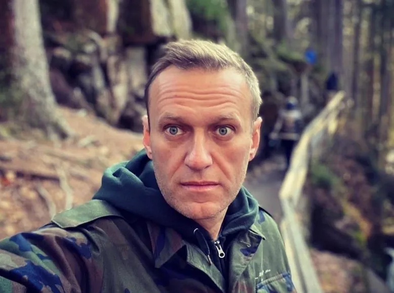 «Встречайте»: Навальный возвращается в Россию