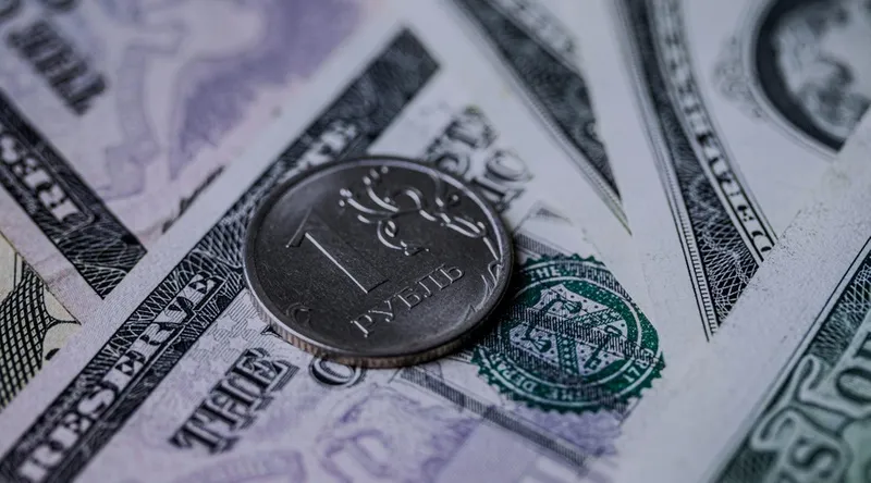 Минфин России начнёт ослабление рубля с 15 января