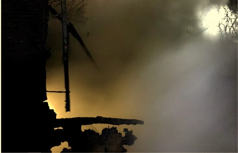 В Севастополе из горящего дома спасли женщину и ребенка 
