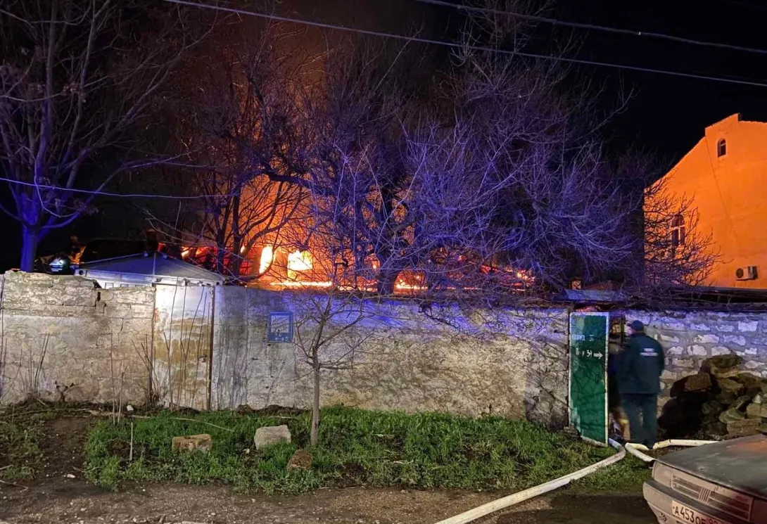 В Севастополе ночью горела крыша 