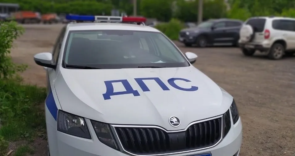 В Крыму полицейский на ходу запрыгнул в машину нарушителя