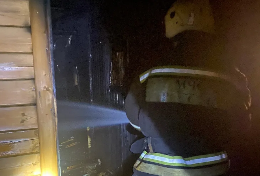 На пожаре бани в Севастополе пострадала женщина