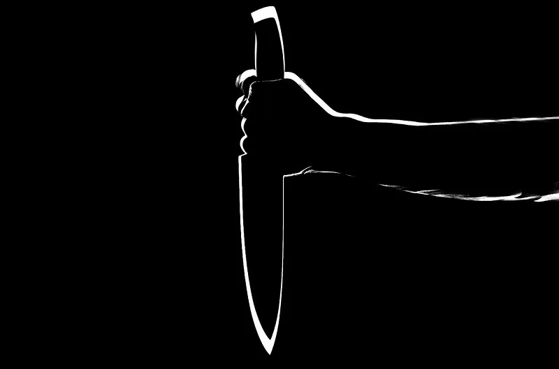 В Шотландии пациент напал на двух медсестёр с ножом
