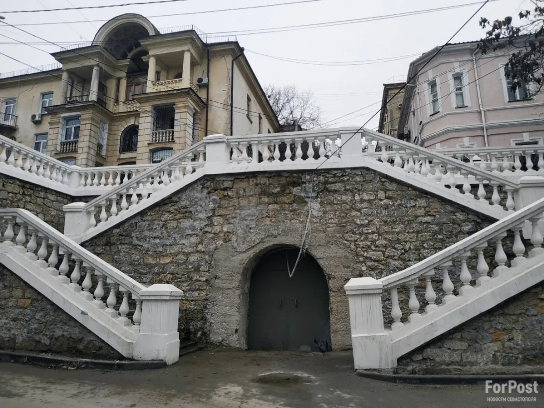 Восстановленная в центре Севастополя подпорная стена станет лучше с годами