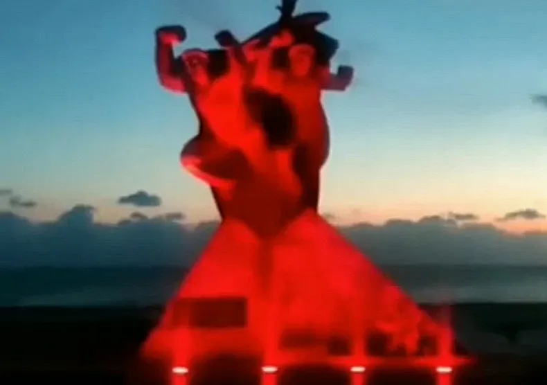 Крымчан удивила «адская» подсветка памятника героям войны