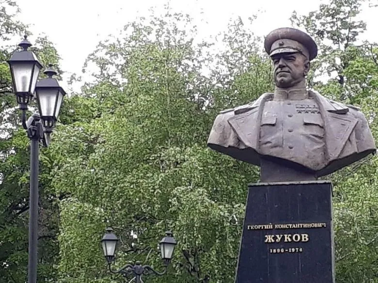 В Харькове депутаты в третий раз вернули проспекту имя маршала Жукова