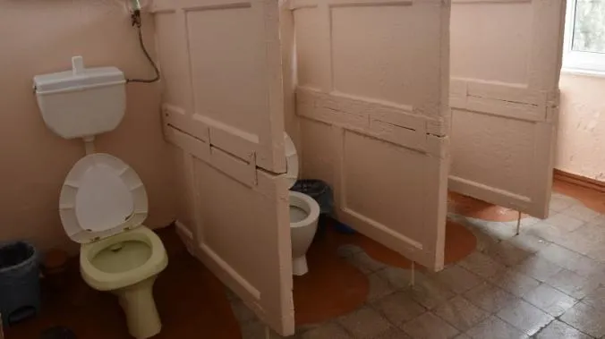 Депутаты обнаружили запущенные туалеты в школах Севастополя