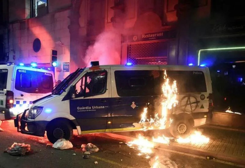 Беспорядки в Барселоне не стихают