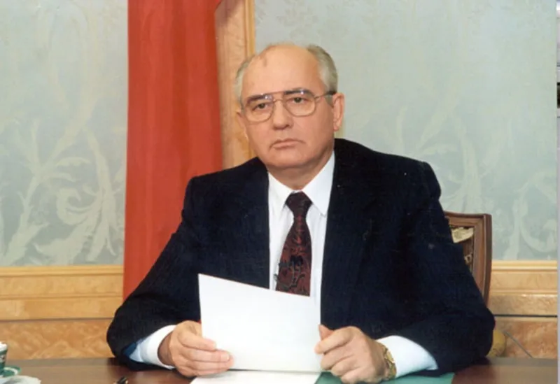 Почему политики благосклонны к Горбачёву, а народ его ненавидит