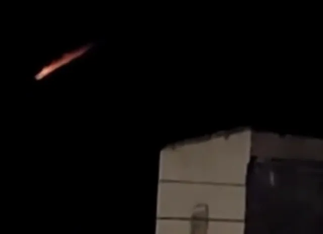 Падающий огненный шар в небе сняли на видео в Якутии