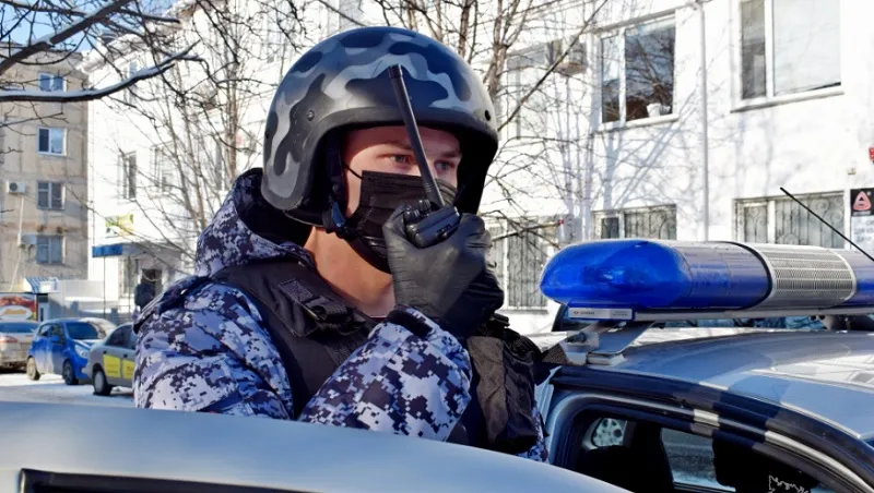 Молодая крымчанка напала на работников супермаркета