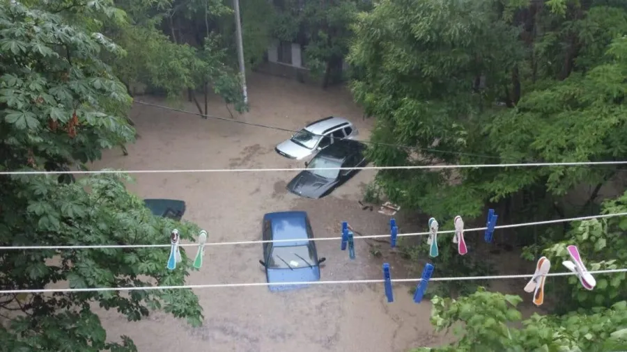 Часть Севастополя опять поплыла после дождя