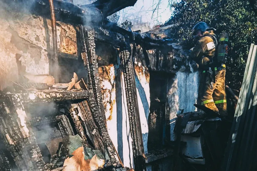 Утром в Севастополе сгорел частный жилой дом