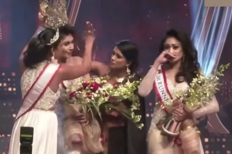 Конкурс красоты в Шри-Ланке закончился битвой за корону. Видео