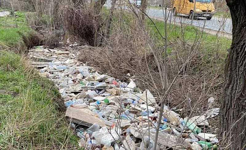 По безводному Крыму потекли мусорные реки