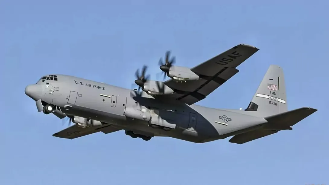 Военный самолет США C-130 прилетел на Украину с неизвестным грузом