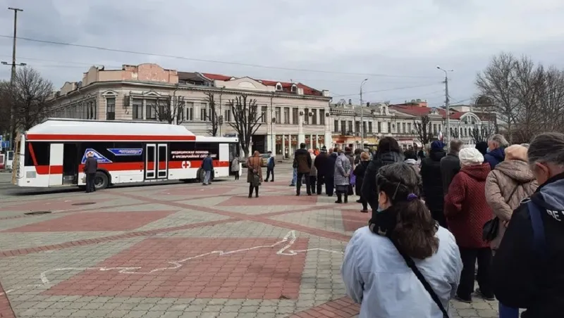 В столице Крыма открыли мобильный пункт вакцинации от коронавируса