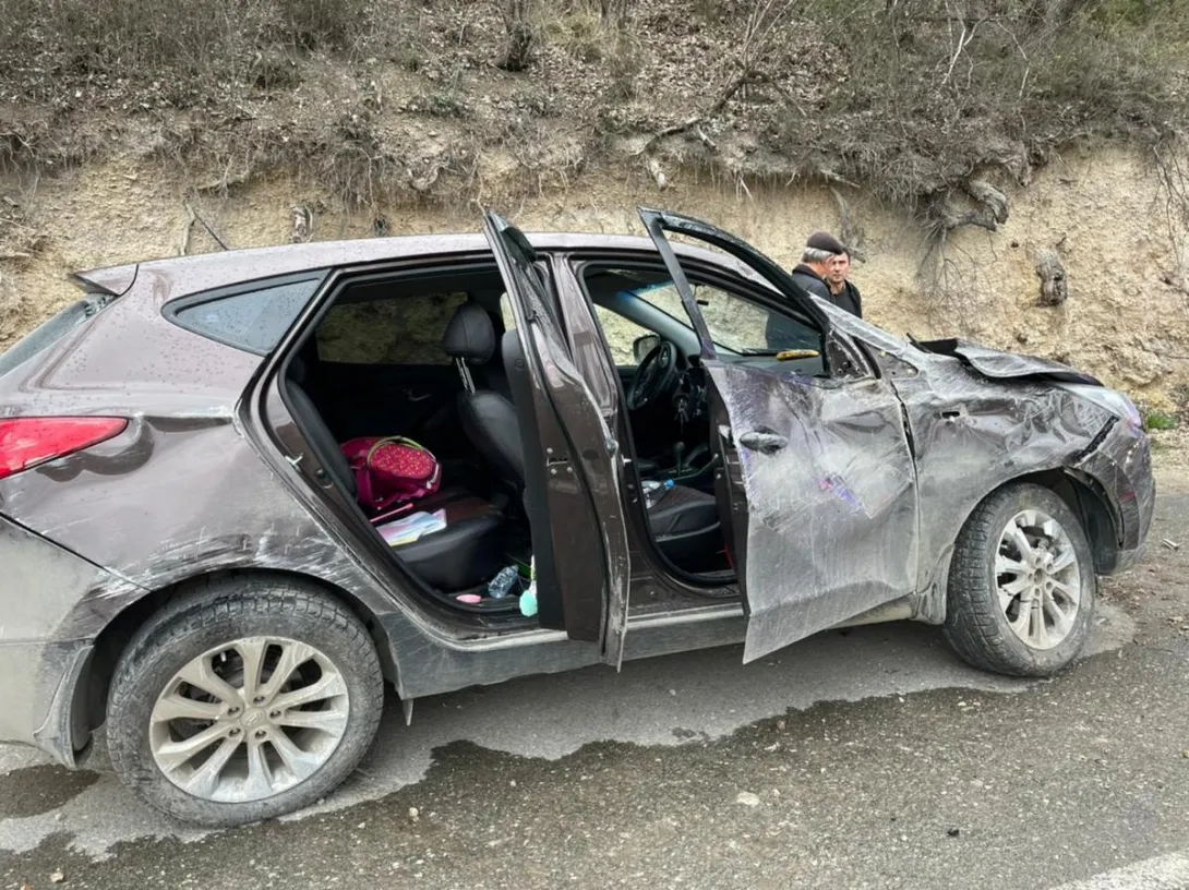 Машина с тремя подростками опрокинулась под Севастополем