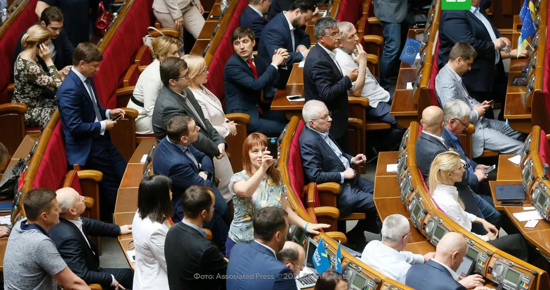 Фракция Зеленского в Раде потребовала расторжения дипотношений с Россией