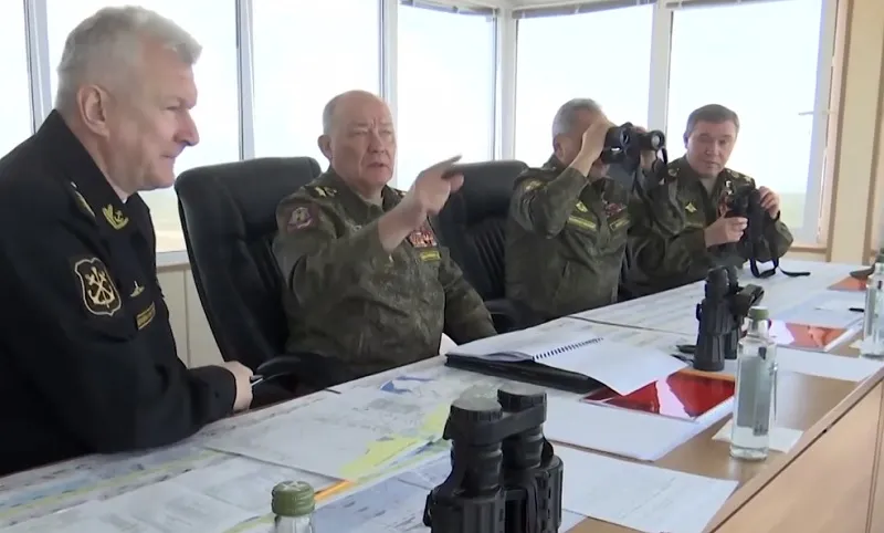 Завтра военные начнут покидать Крым