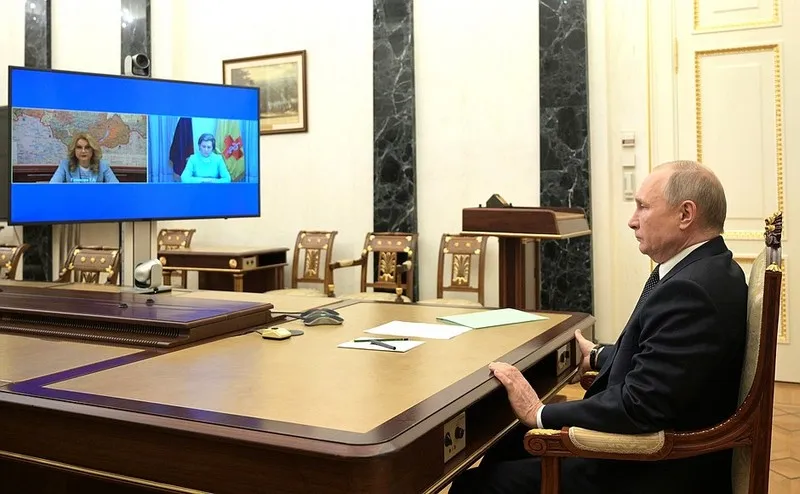 Путин объявил дни между майскими праздниками выходными
