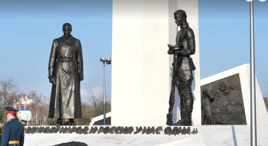 Где свой, где чужой: в Севастополе открыли памятник жертвам Гражданской войны
