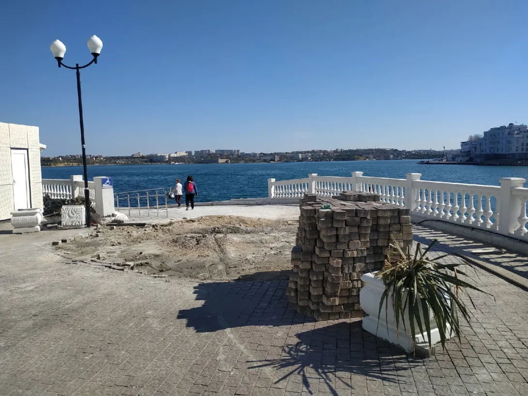 Центральный пляж Севастополя превратился в большую стройплощадку