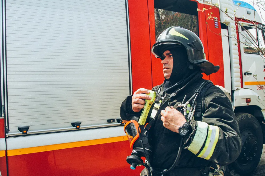 Более 10 человек эвакуировали из-за пожара в Севастополе