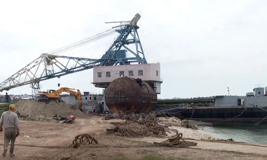 Распил кораблей в бухте Казачья проверят компетентные органы