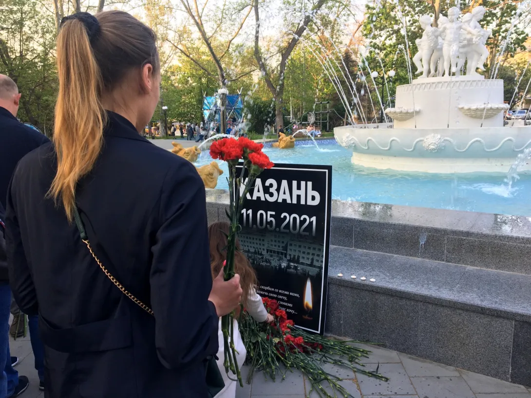 Севастопольцы скорбят о погибших в Казани 