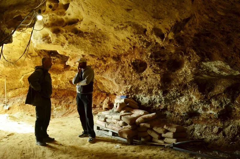 Уникальная прогулка внутри крымской пещеры Таврида с одним из первооткрывателей