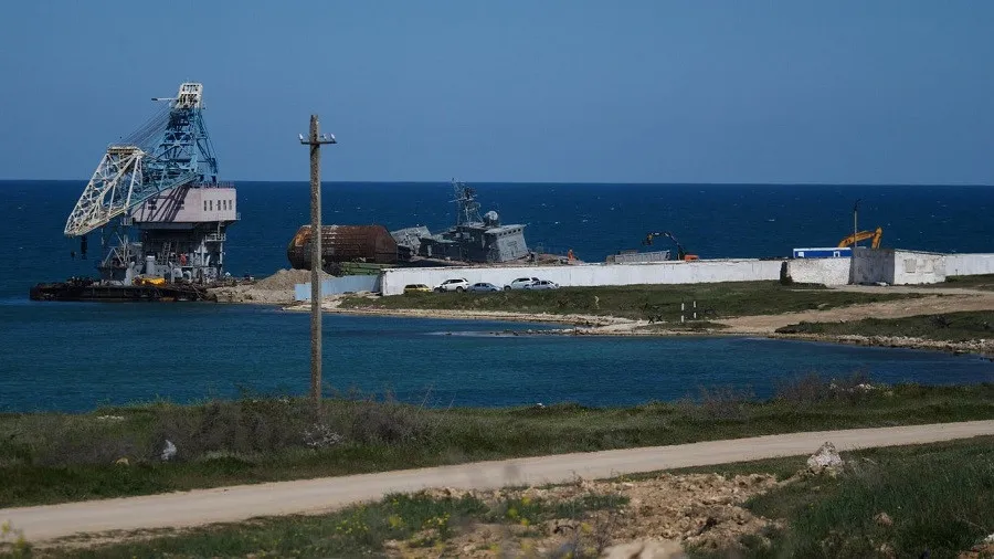 Распил судов в Казачьей бухте испортил море 